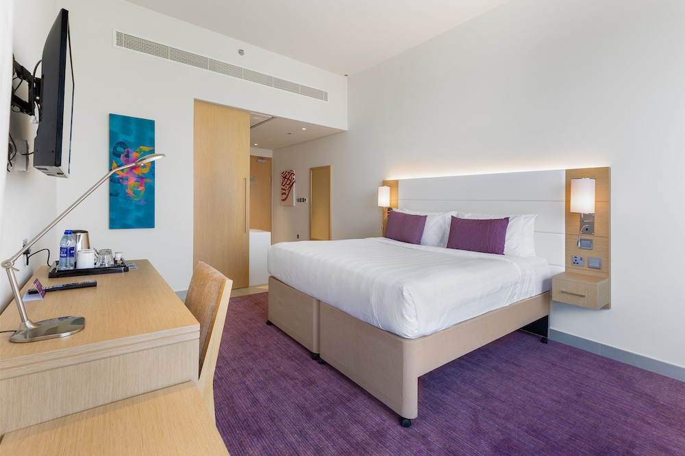 Superior Room, 1 Queen Bed, Smoking, Corner photo 2