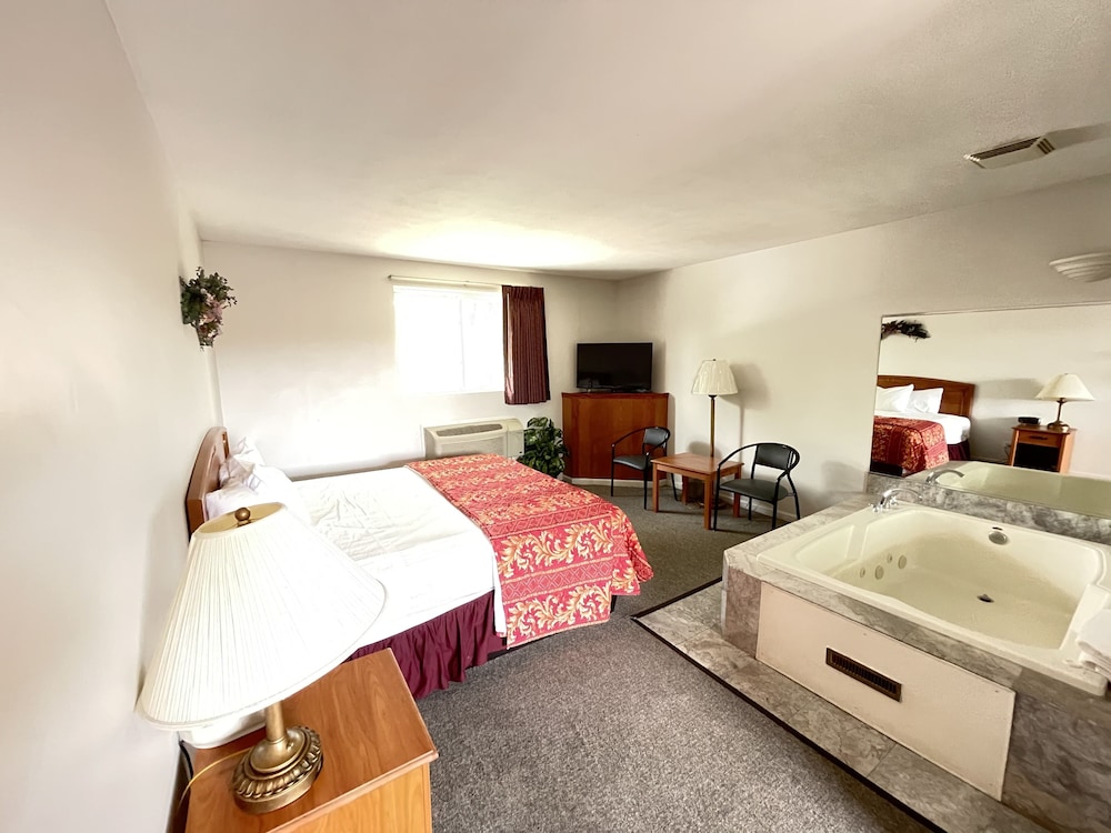 King Whirlpool Suite - Photo 5