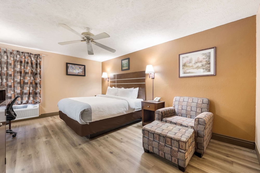 Suite, Multiple Beds, Non Smoking - Photo 5