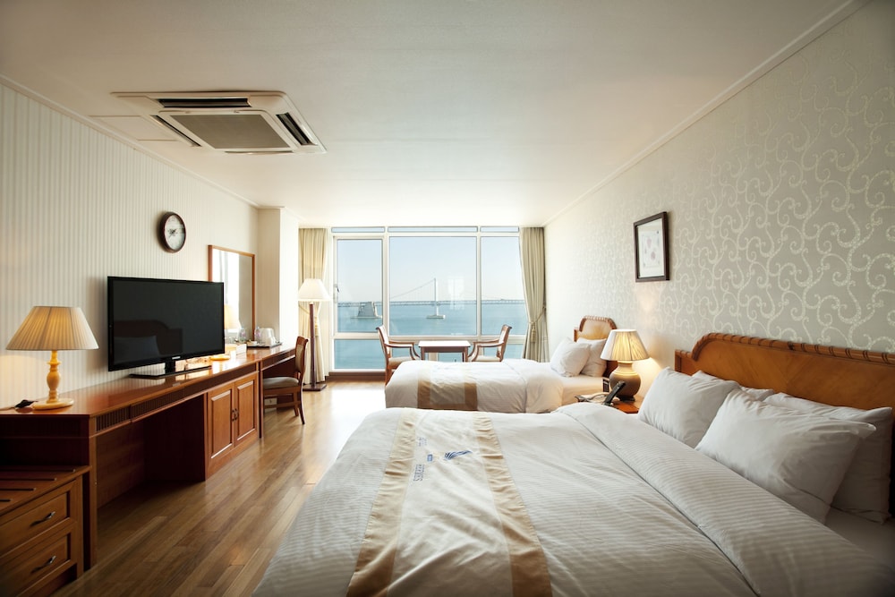 Deluxe Ocean Twin Room - Photo 1