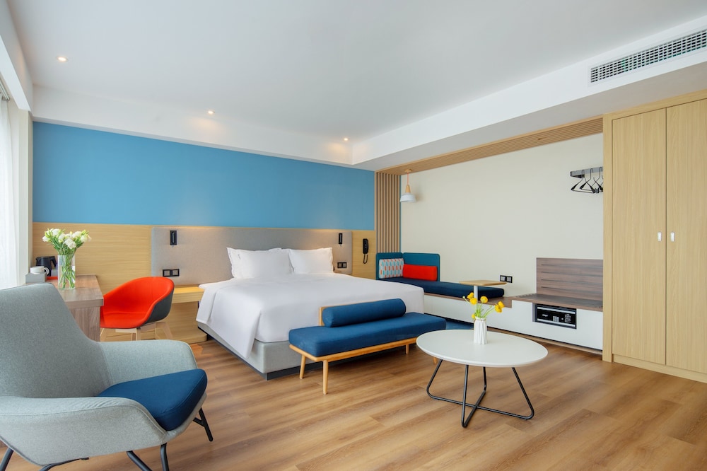Standard Room, 1 King Bed (Extra Floor Space) - Photo 2