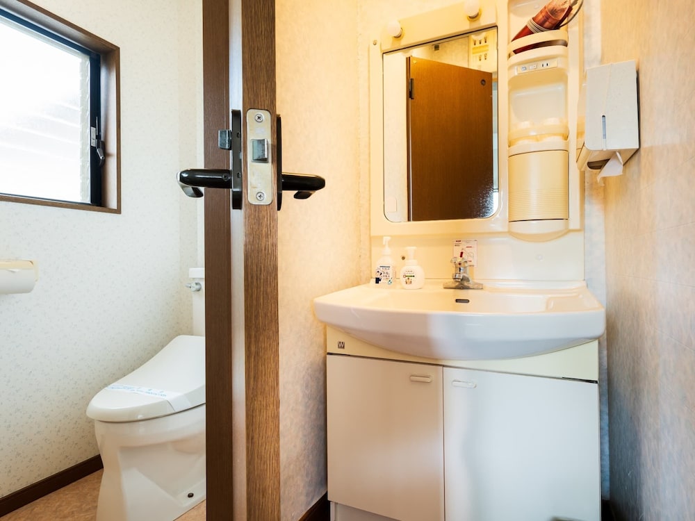8 Tatami JapaneseStyleRoom, 2nd floor stairs, no elevator, no bath in the room [Kikyou, Lindou] Beef