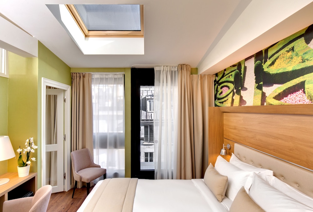 Terrace Suite, Eiffel Tower view photo 1