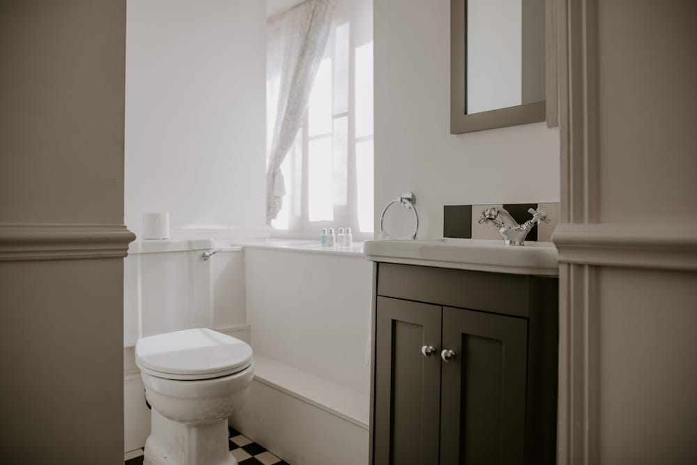 Superior Double Room, Ensuite (Garden Room) - Photo 6