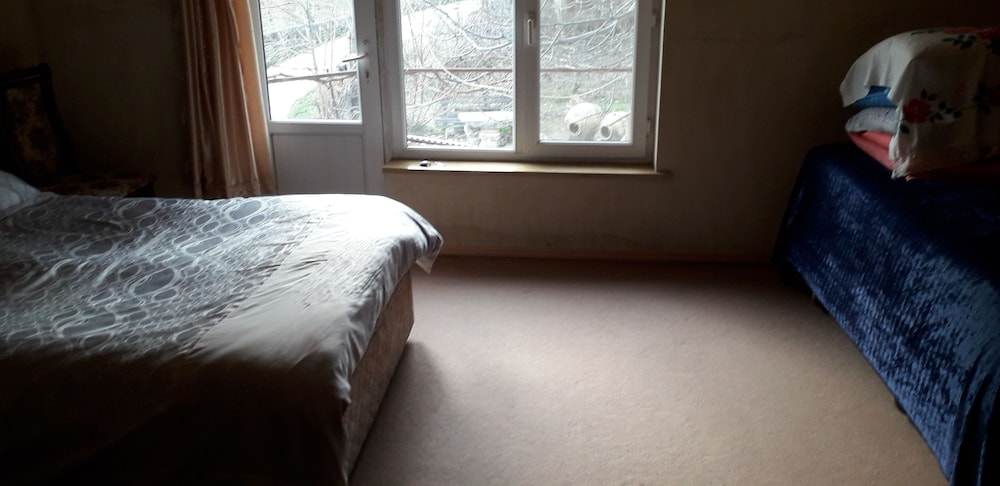 Economy Triple Room, Shared Bathroom photo 2