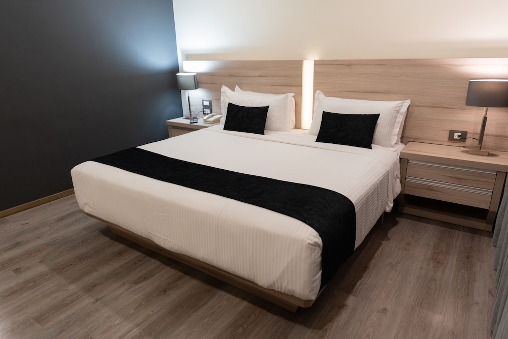 Standard Room, 1 King Bed photo 1