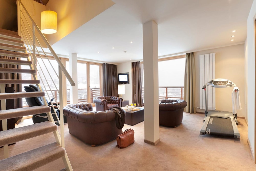 Royal Suite, Hot Tub photo 2