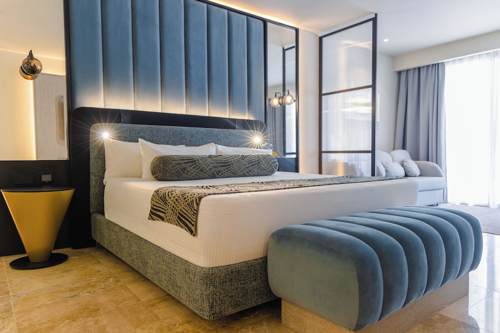 Platinum Suite Plunge Pool - Photo 2