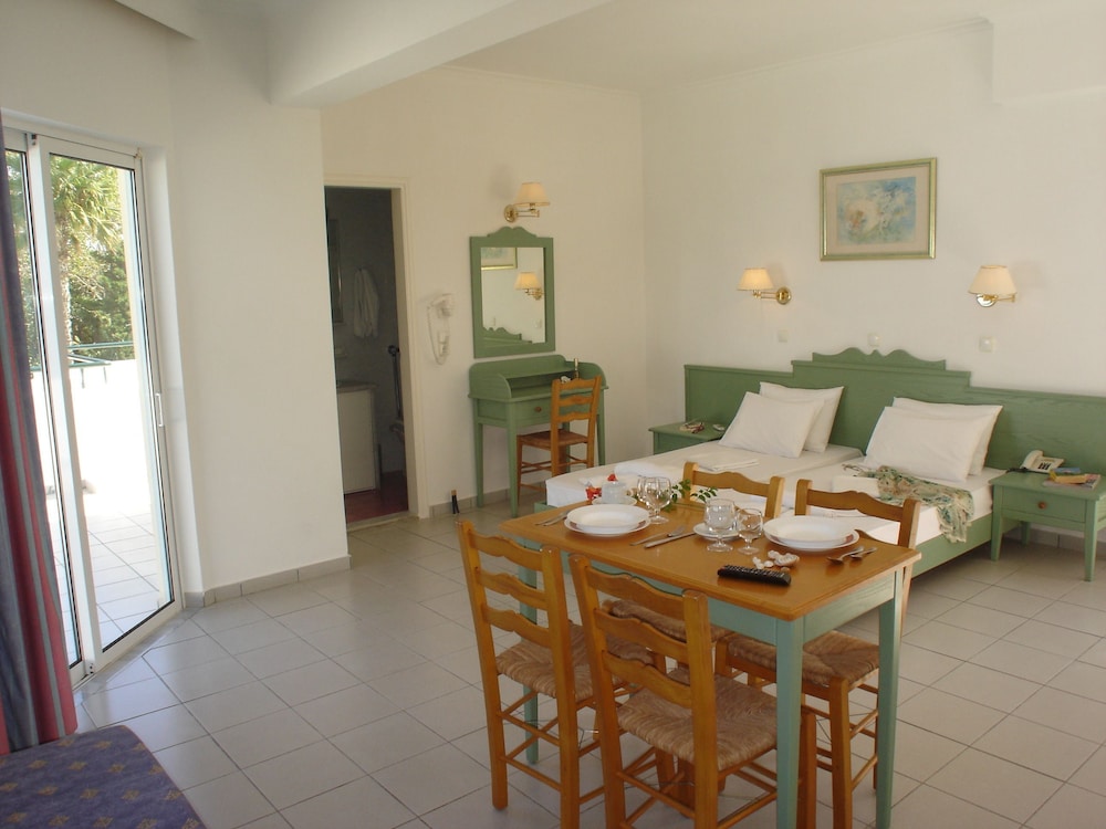 Studio, Sea View (Front or Side (Advanced))