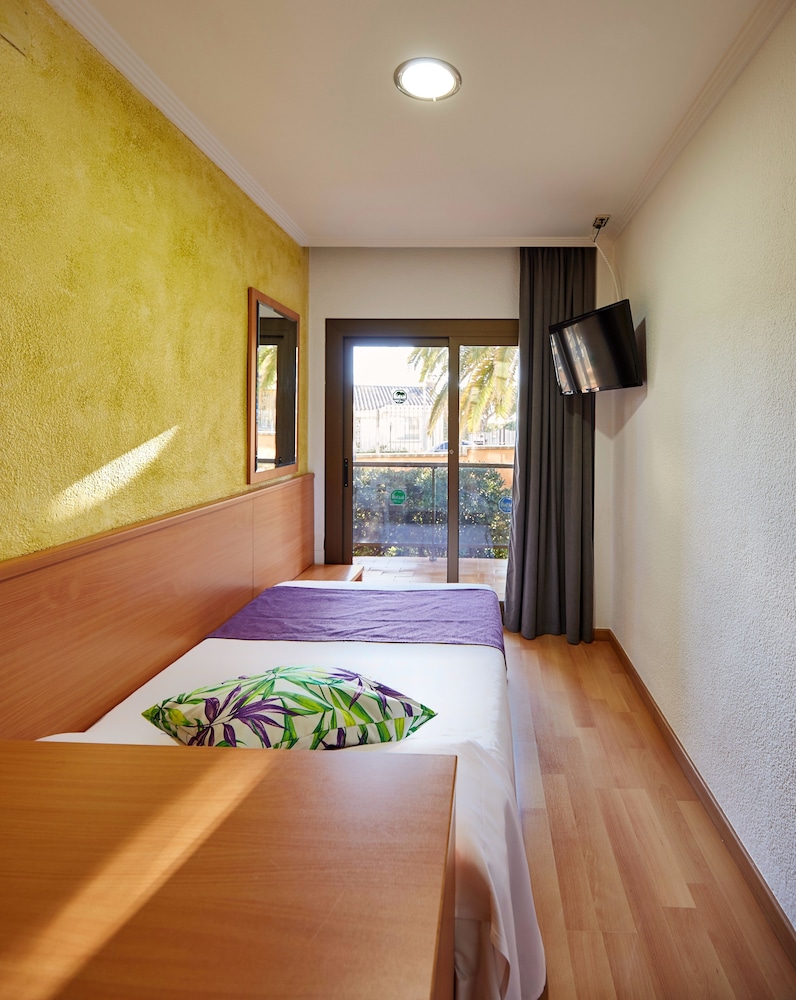 Single Room, Balcony