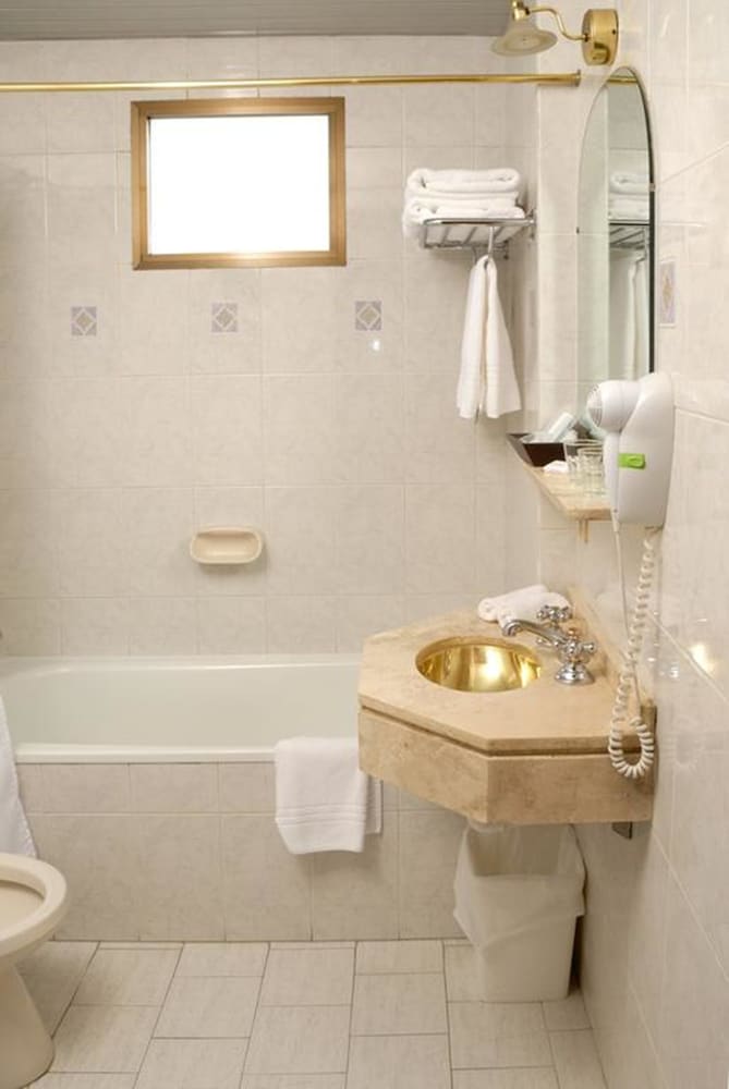 Junior Suite, One Queen Bed