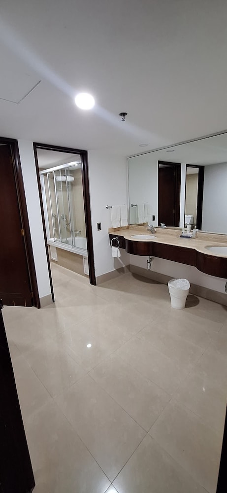 Luxury Studio Suite, 1 Queen Bed, Ocean View, Beachfront photo 2