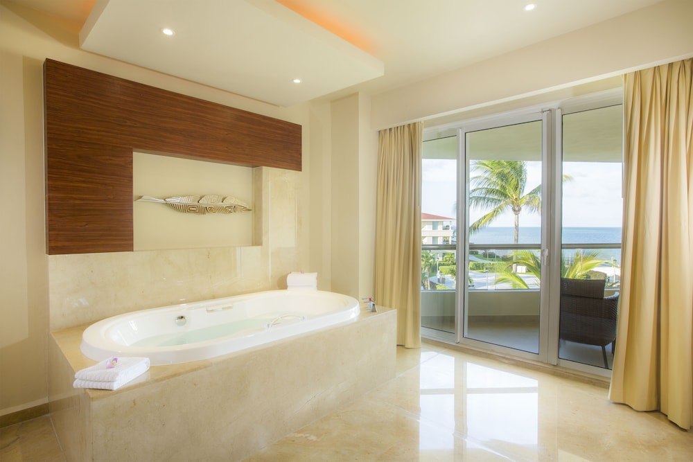 Superior Governor Suite
