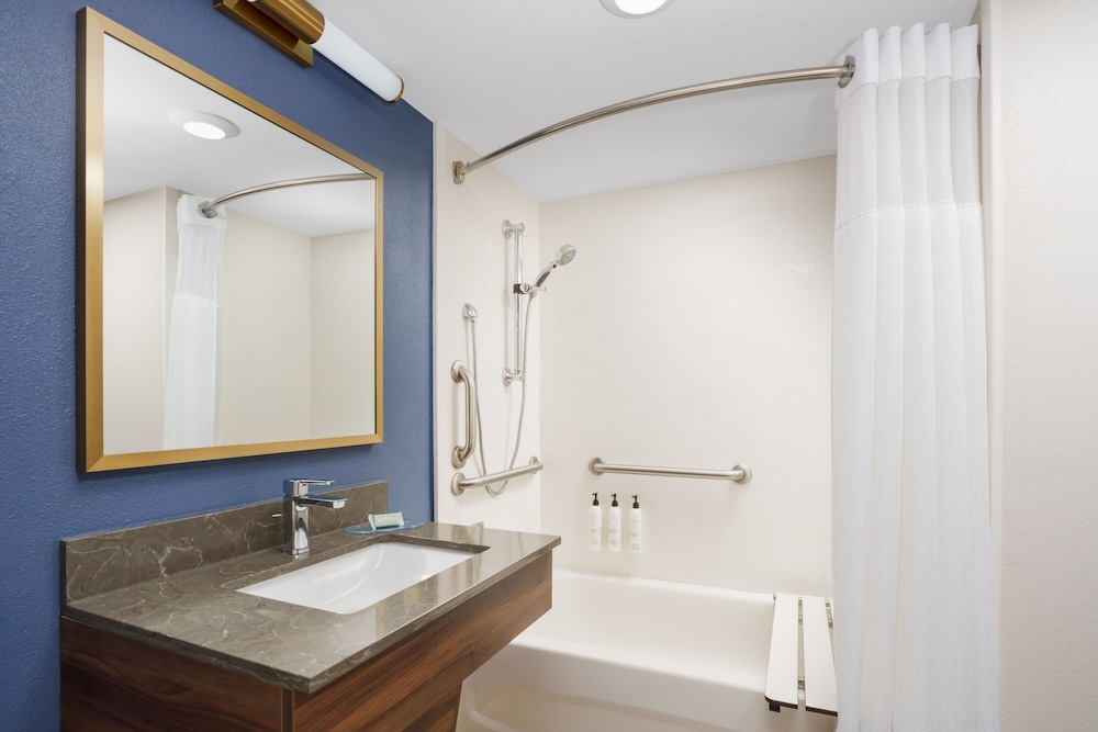 Room, 2 Queen Beds (Mobility Accessible, Tub) - Photo 1