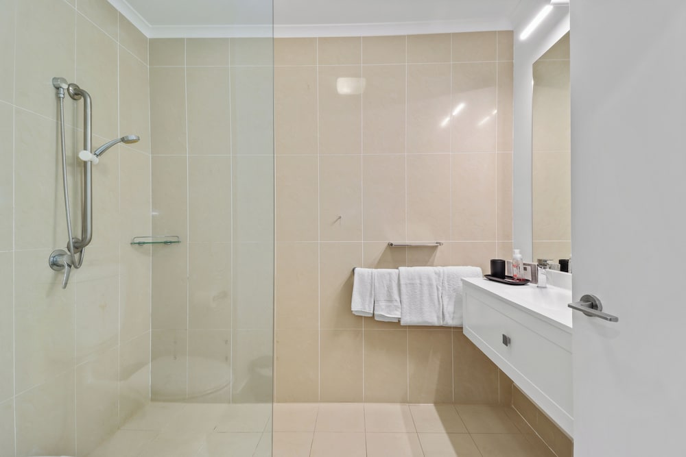 Standard Apartment, 1 Bedroom, Non Smoking, Kitchenette (walk-in shower) photo 3