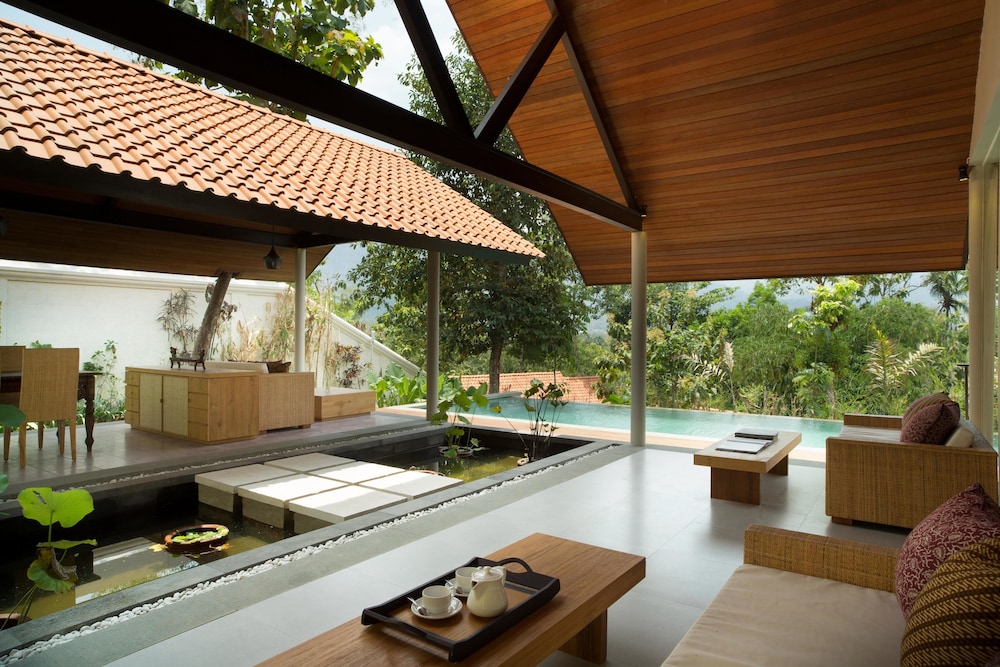 Exclusive Modern Pool Villa