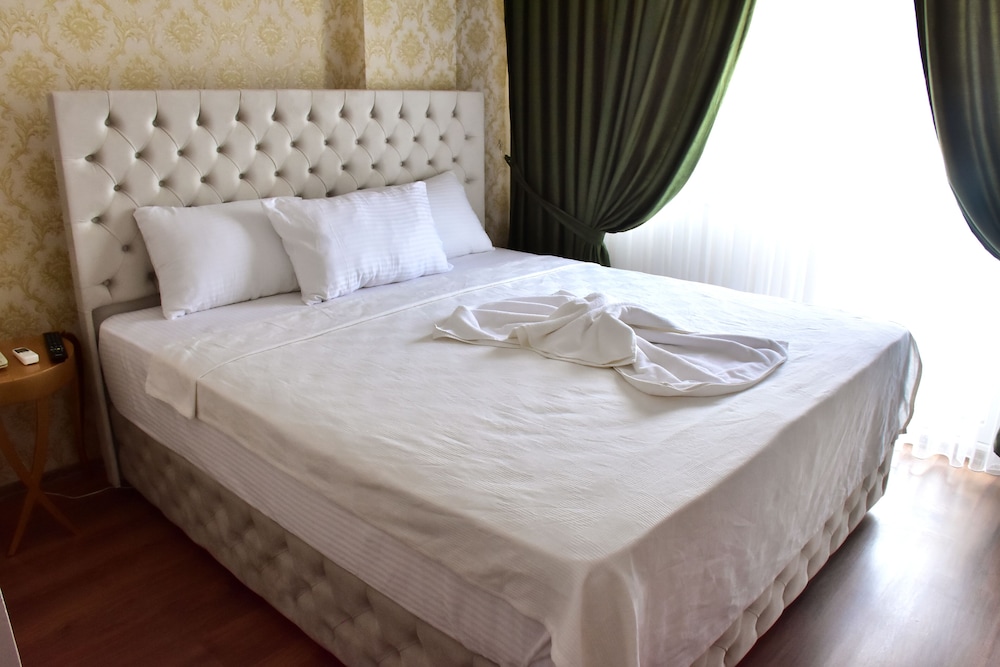 Romantic Double Room, 1 King Bed photo 1