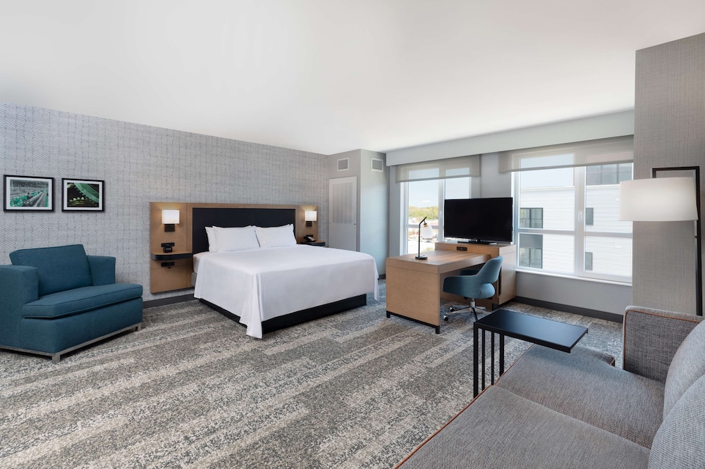 Suite, 1 King Bed, Accessible, Balcony (Hearing) - Photo 2