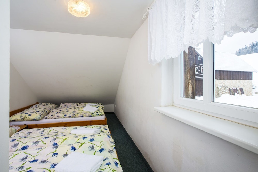 Family Room, Ensuite (7 Adults, Low Ceiling in Bathroom) photo 2