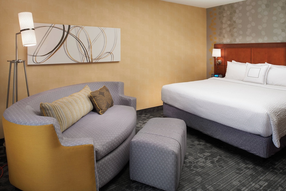 Suite, 1 Bedroom, Courtyard View (Mobility/Hearing Accessible, Tub) photo 2