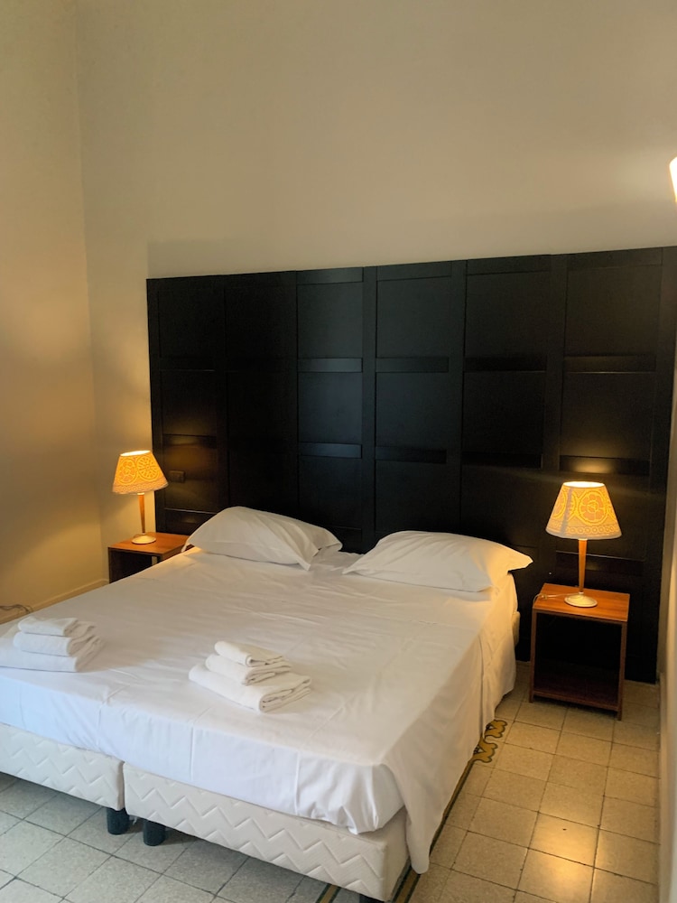 Classic Double or Twin Room - Photo 4