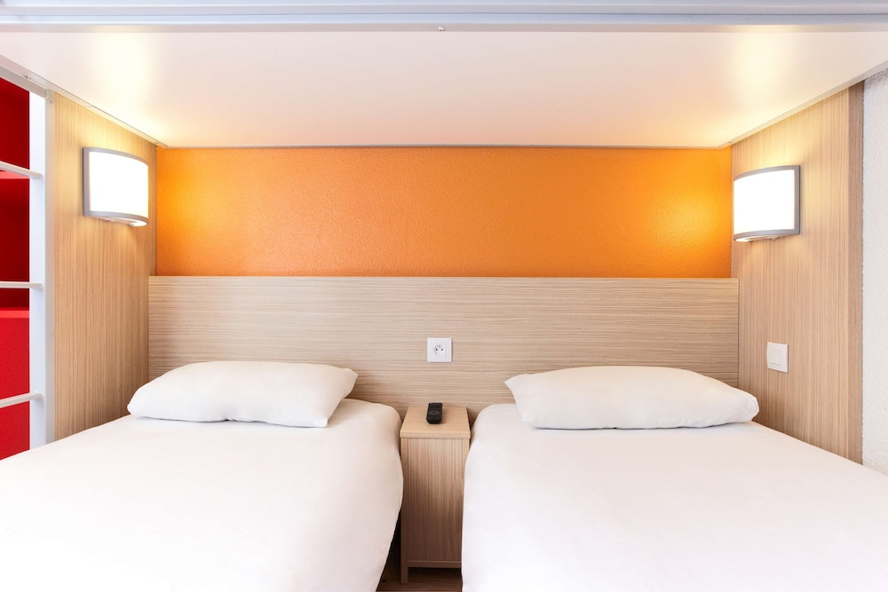 Standard Room, 3 Twin Beds - Photo 3