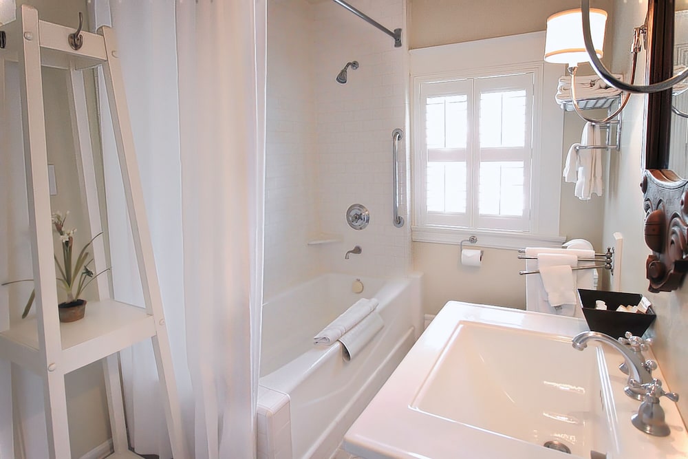 Superior Room, 1 Queen Bed - Photo 4