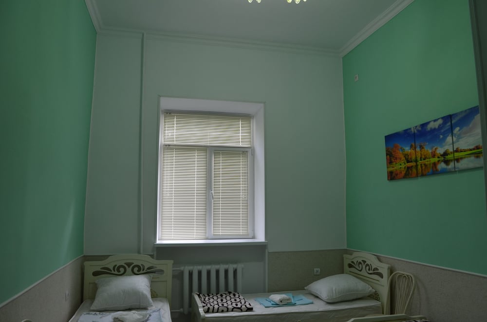 Basic Triple Room, City View photo 2