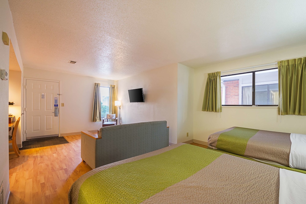 Premium Room, 2 Queen Beds, Non Smoking, Refrigerator & Microwave
