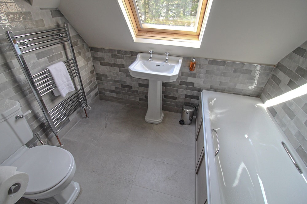 Double Room, Ensuite - Photo 16