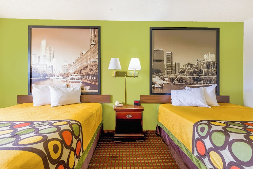 Room, 2 Queen Beds, Non Smoking - Photo 8
