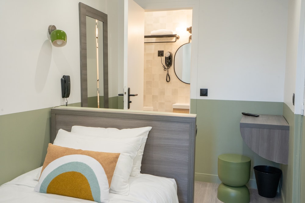 Single Room photo 2