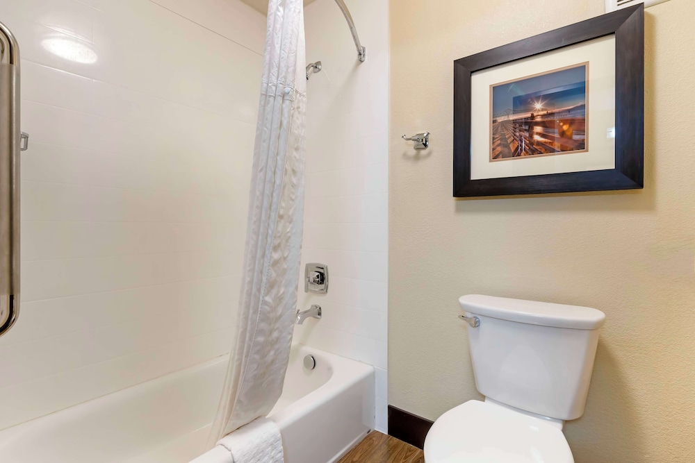 Suite, 2 Queen Beds, Non Smoking, River View (with Sofabed) - Photo 4