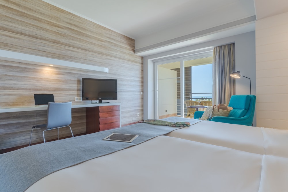 Double or Twin Room, Sea View - Photo 6