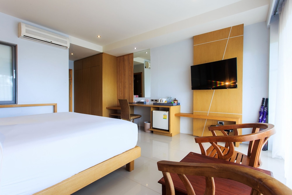 Deluxe Room, Balcony - Photo 2