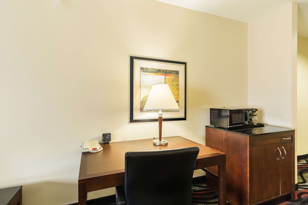 Suite, Multiple Beds, Non Smoking - Photo 1
