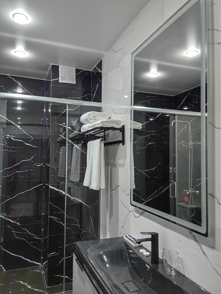 Standard Twin Room - Photo 5