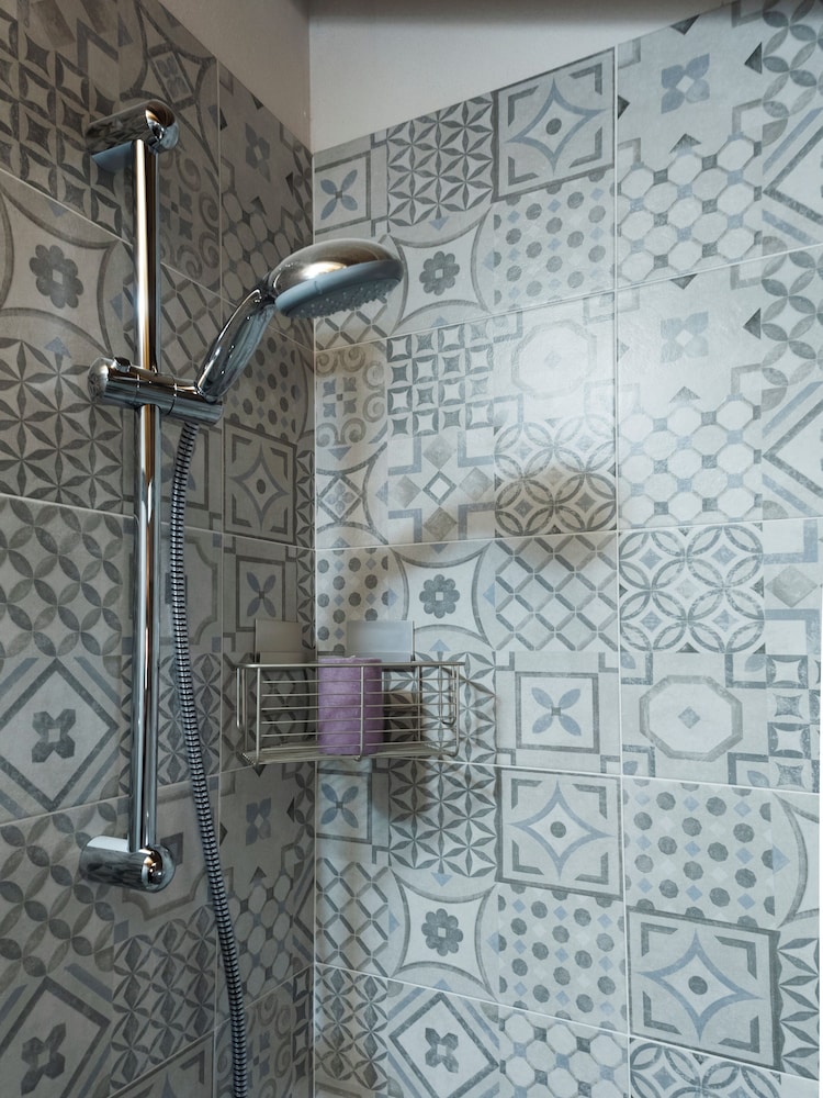 King Room (Mountain View, Private Bath)