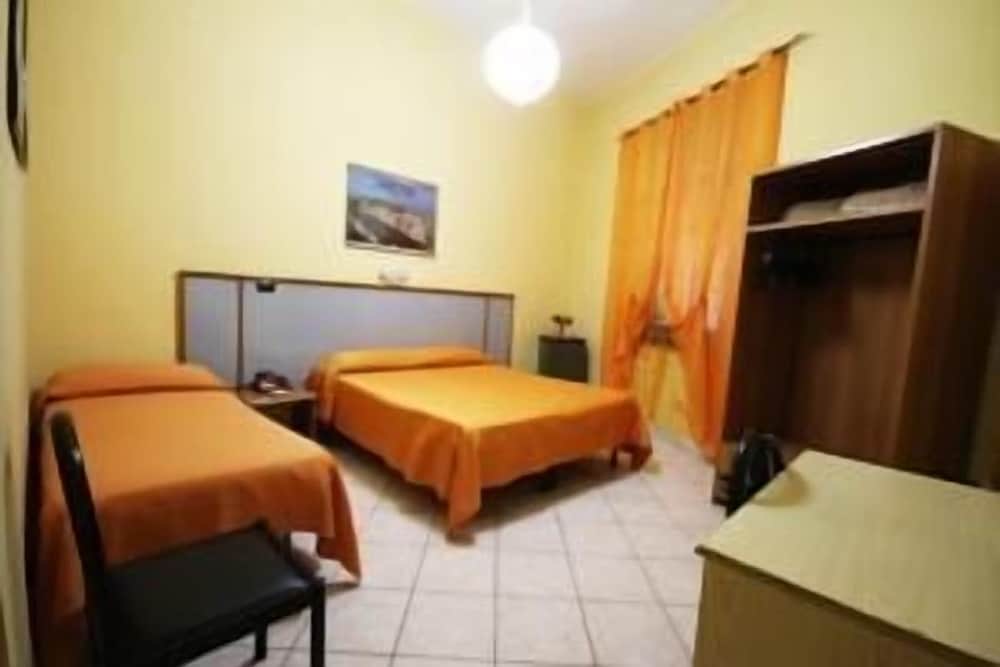 Triple Room - Photo 2