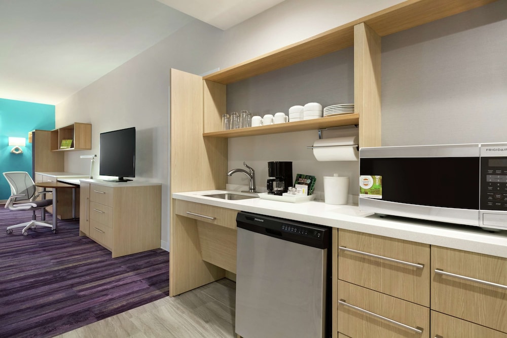 Suite, 1 King Bed, Accessible (Mobility & Hearing, Roll-in Shower)
