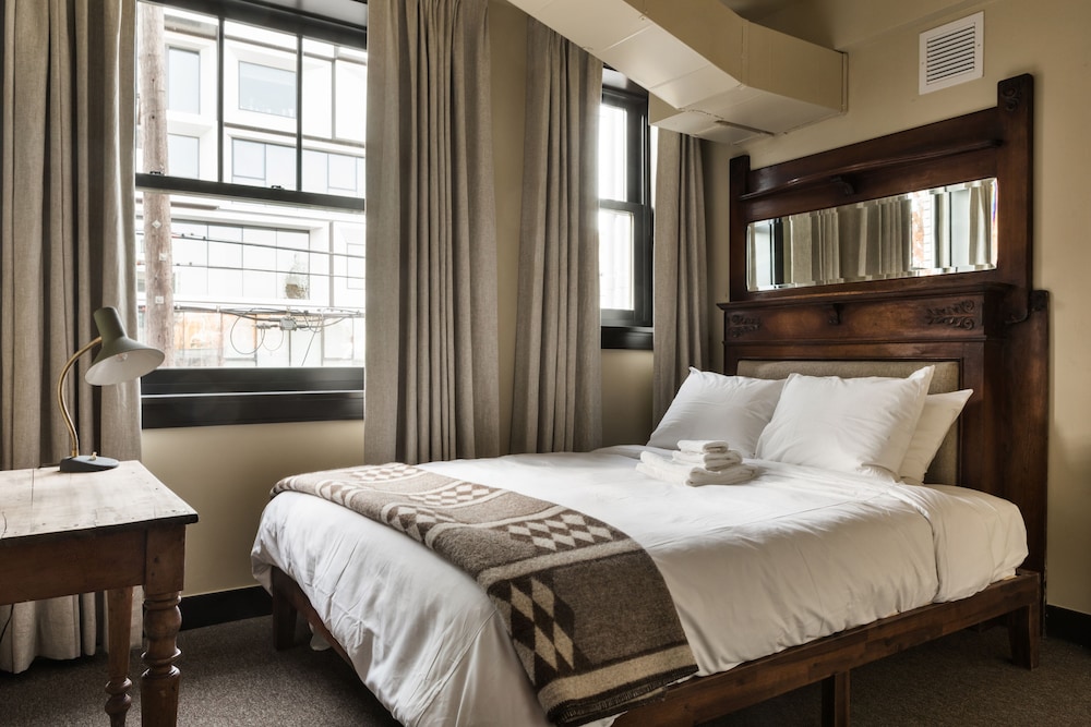 Standard Room, 1 Queen Bed, Shared Bathroom (Queen Shared Bath) - Photo 1
