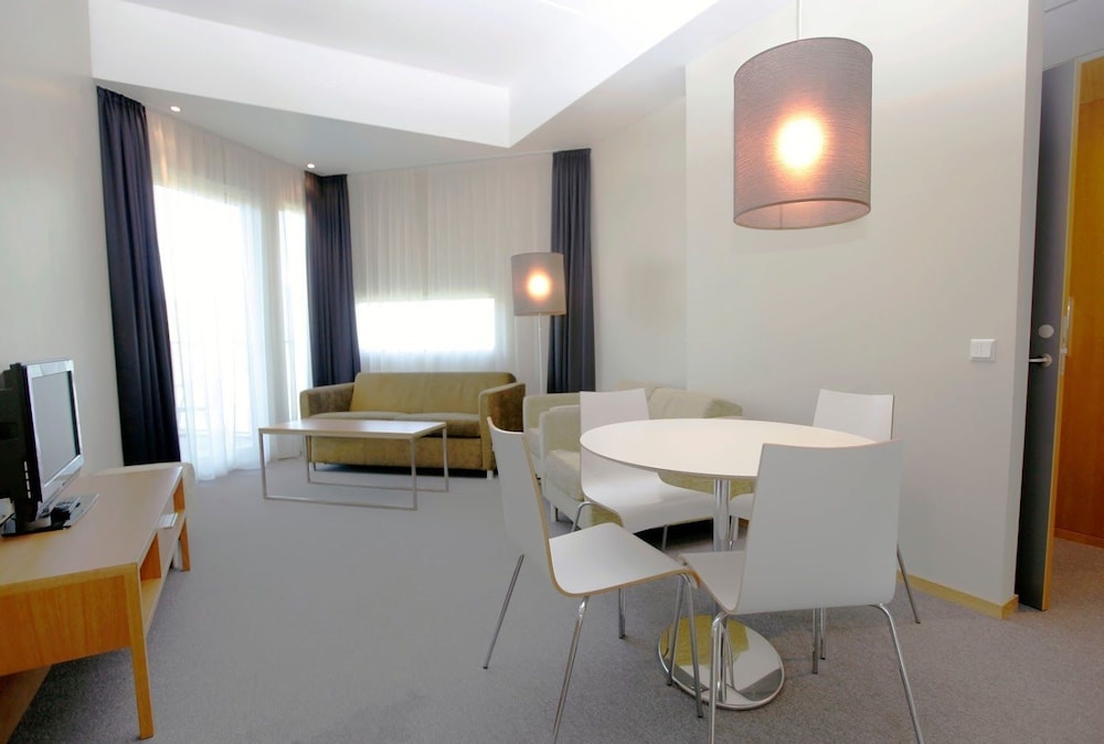 Family Room, 1 Bedroom photo 3