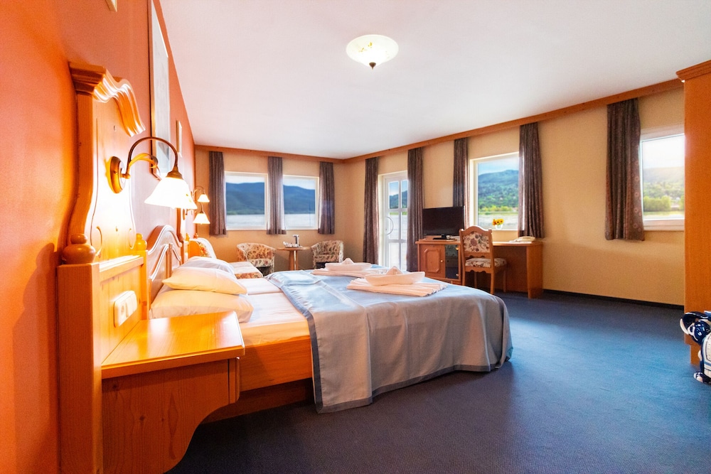 Panoramic Suite, River View