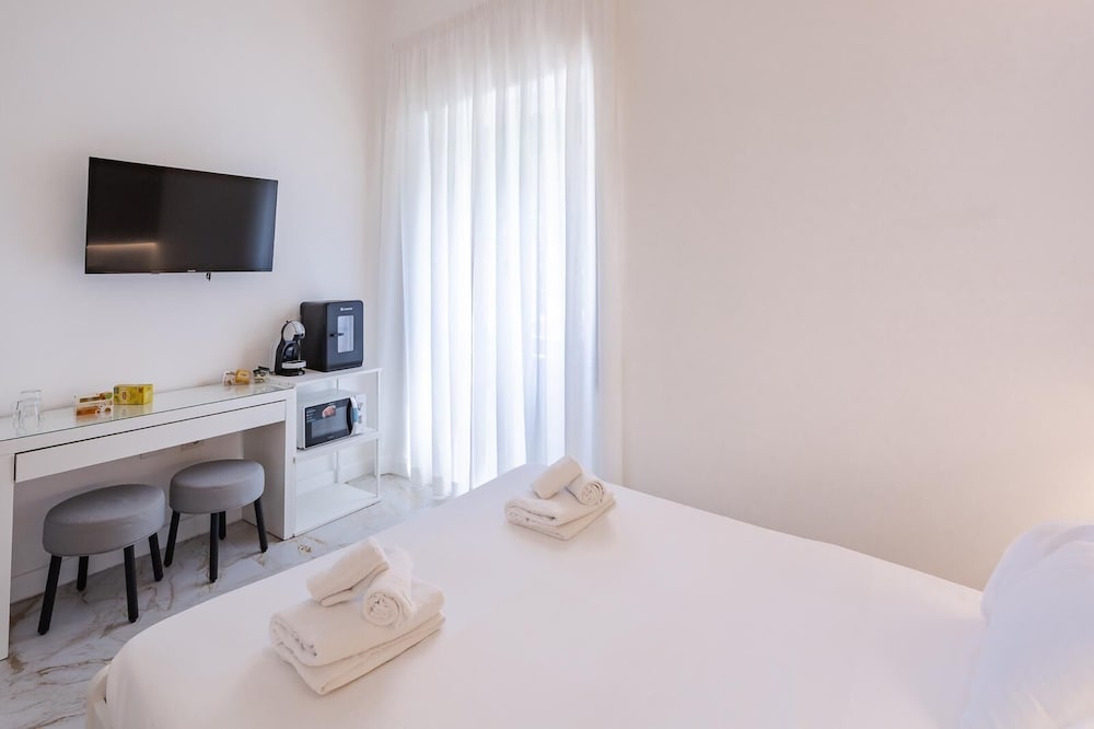 Comfort Room, City View