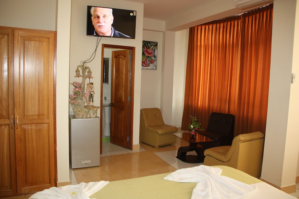 Standard Suite, 1 King Bed photo 2