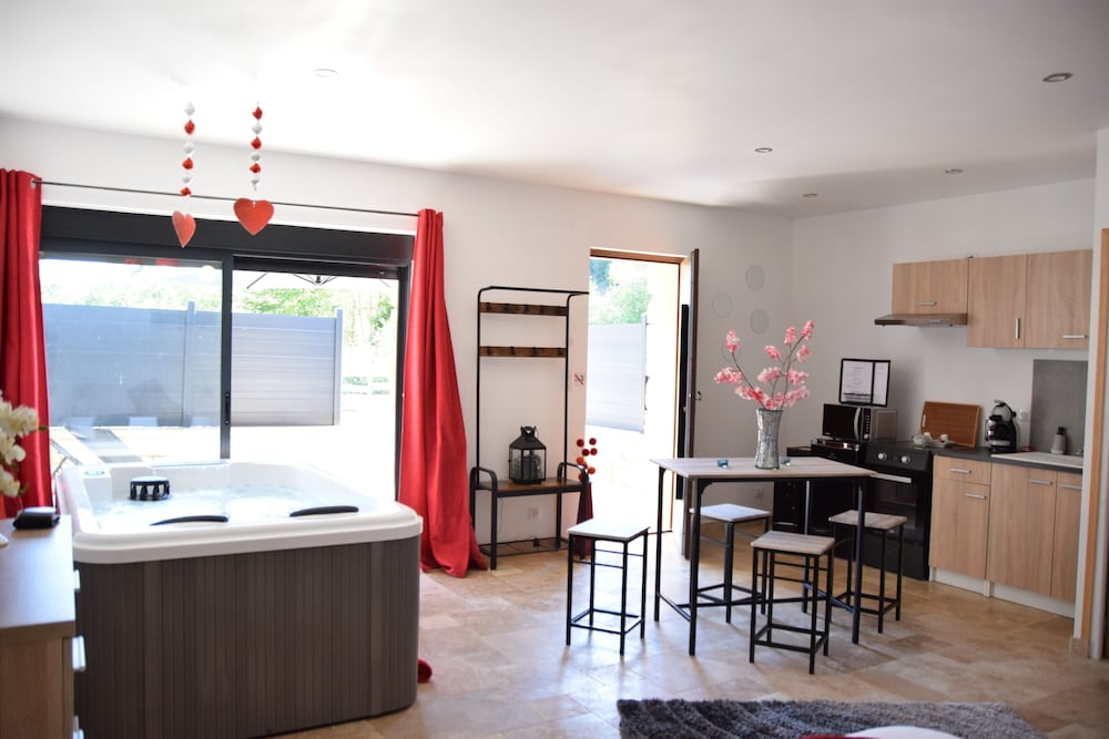 Romantic Cottage, Hot Tub (L'Étoile Spa) - Photo 11