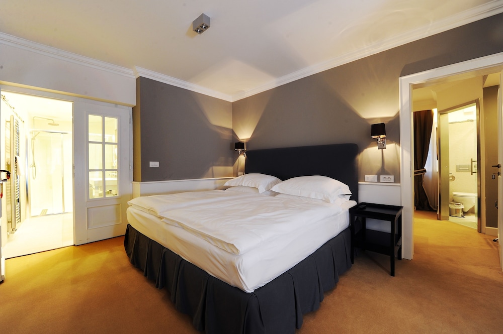 Classic Double Room Single Use photo 3