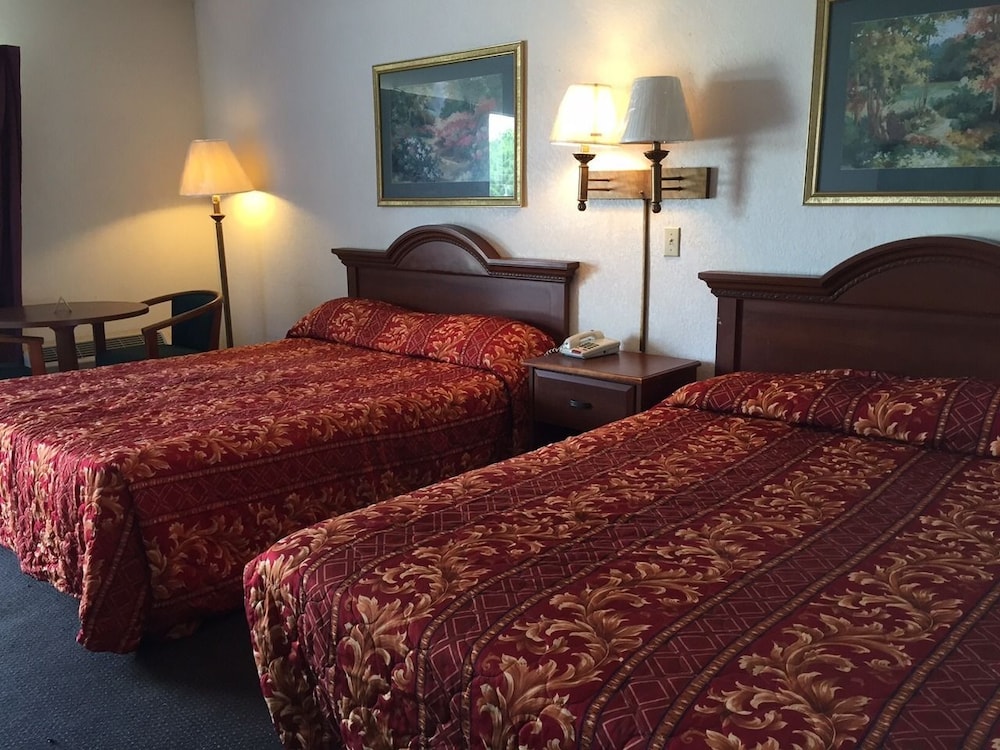 Standard Room, 2 Queen Beds, Smoking photo 1