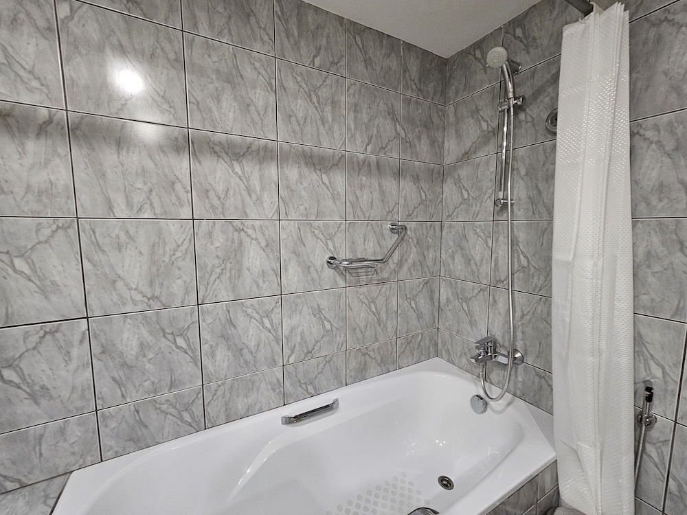 Standard Twin Room - Photo 2
