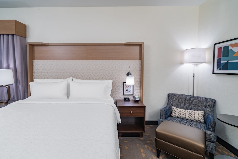 Standard Room, 1 King Bed (Walk-In Shower) - Photo 8